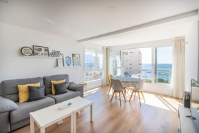 AR1 Bright Apartment with beautiful sea views